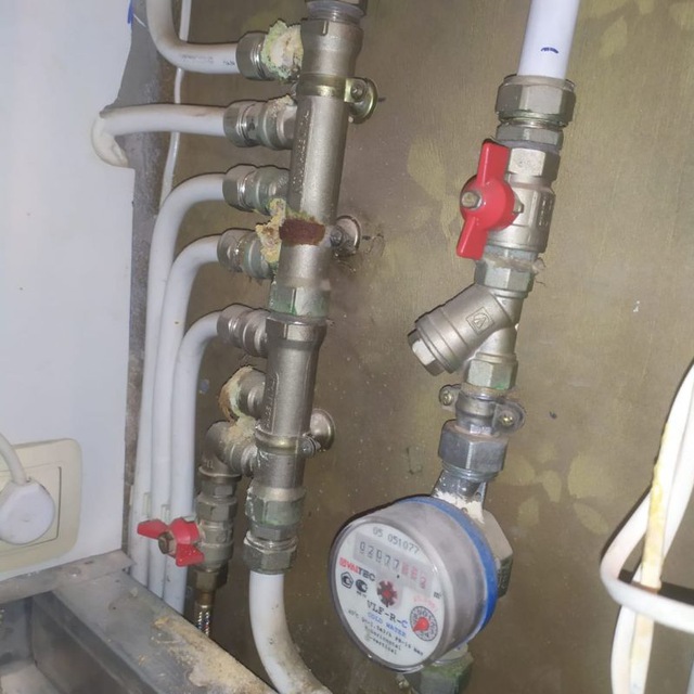 Сантехник с ирокезом